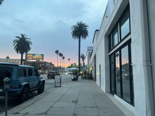 Sunset Coastal City Walk: A Slow Evening Travel Journal