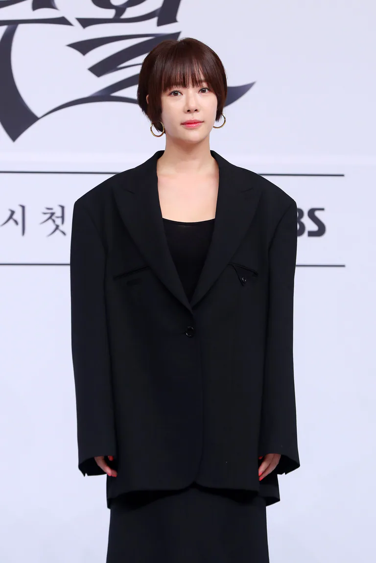 '43억 횡령 코인투자' 황정음, 광고 영상서 사라졌다 - 헤럴드경제