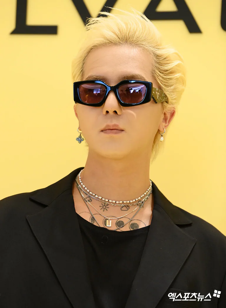 '부실 복무' 송민호, 102일 무단 결근…"정식 절차 거친" 복무 중 美 출국 재조명 [엑's 이슈]